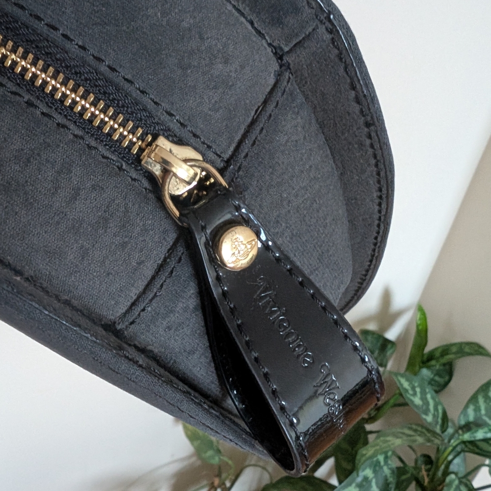 Vivienne Westwood Black Heart Crossbody Bag - Modified Exterior - Picture 13 of 17